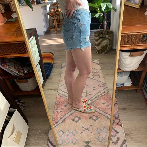 Levi’s | Vintage Distressed Cutoff Denim Shorts - Picture 3 of 8